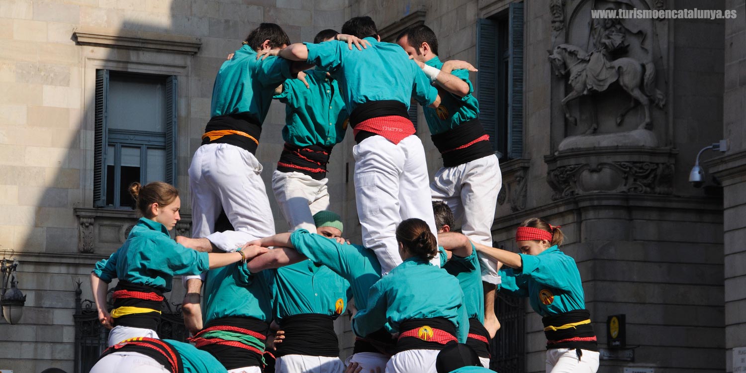 châteaux humains barcelone fête casteller place sant jaume